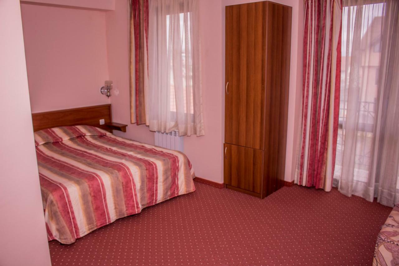 Стаи За Гости - Семейна Къща За Гости Ивел Bansko Extérieur photo